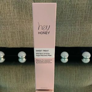 SWEET TREAT - Wild Berry & Honey Yogurt Recovery Mask
